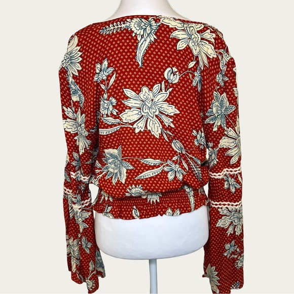 Jessica Simpson Women’s Red Floral Blouse Flowy Bell Sleeves Boho Size Medium - Picture 2 of 16